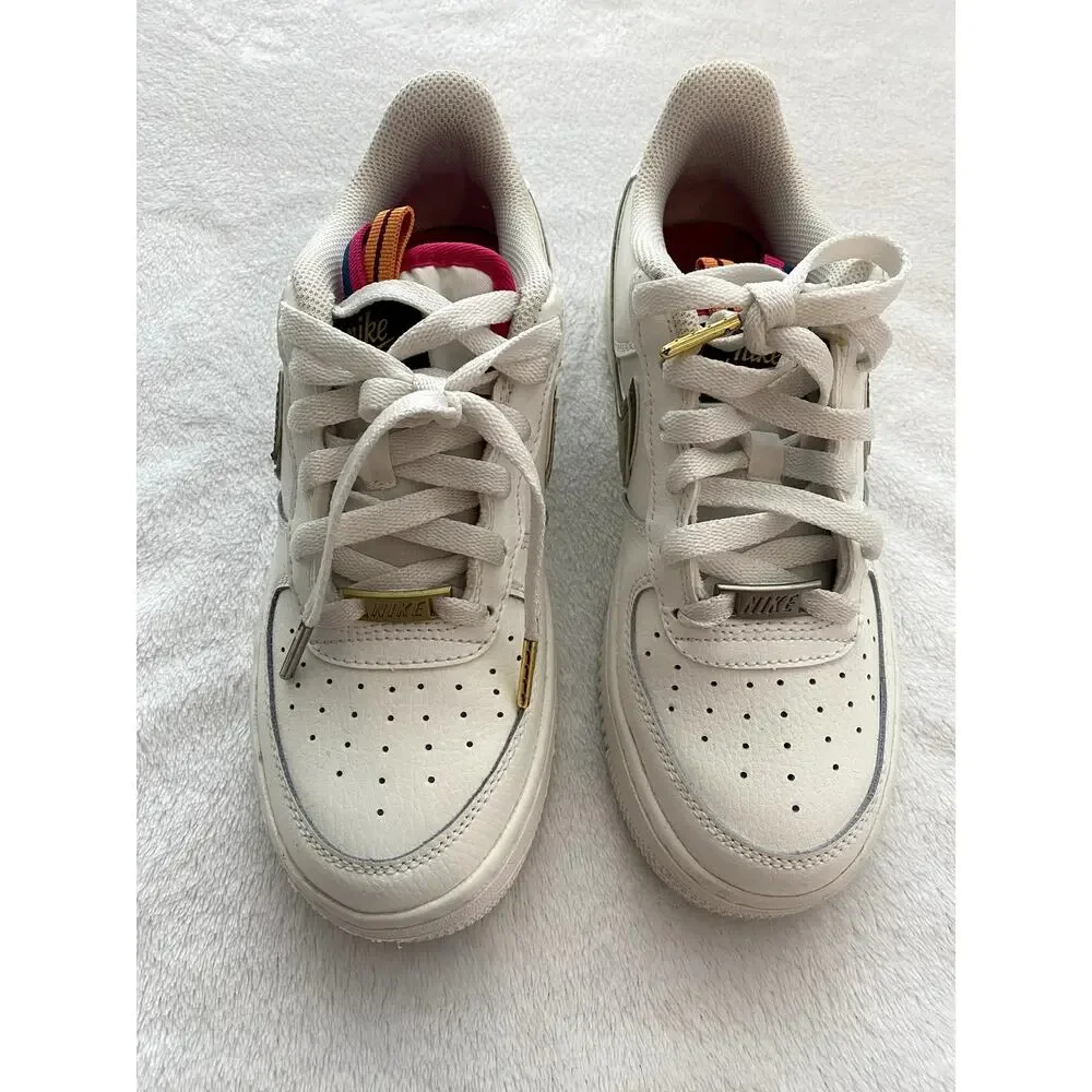 NIKE (GS) AIR FORCE 1 LV8 Sz 5Y
